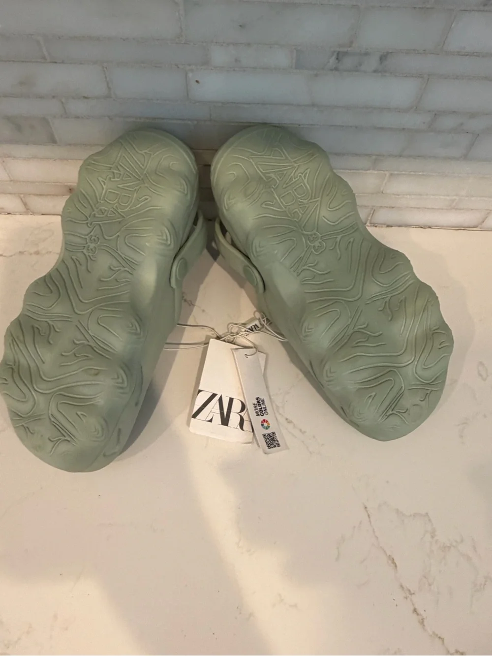 NWT Zara Kids Light Mint Green Clog Sandals - US size 1.5- 2